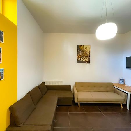 Cool Flat In The Heart Of Bucharest'S Fun And History Lejlighed Eksteriør billede