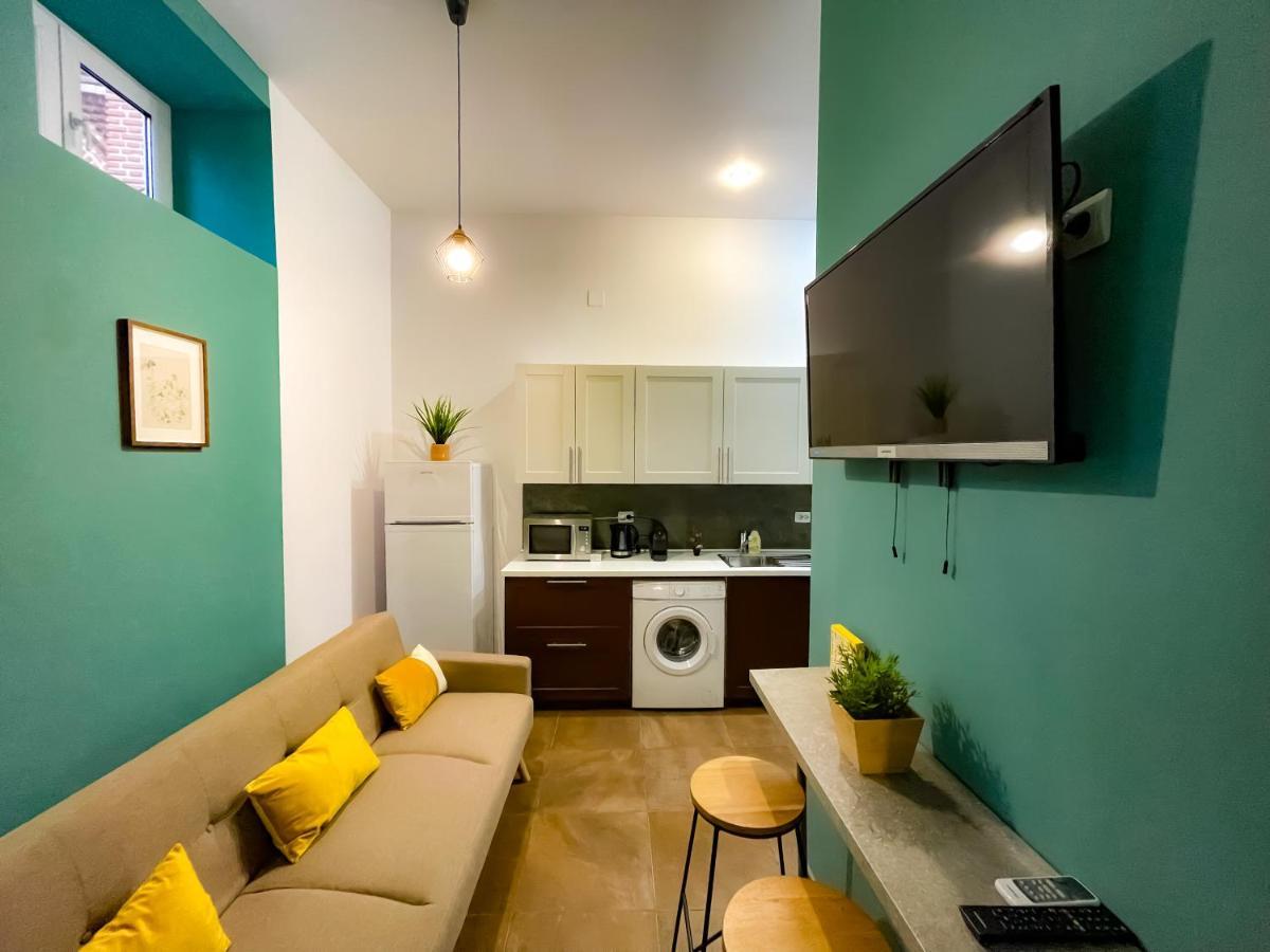 Cool Flat In The Heart Of Bucharest'S Fun And History Lejlighed Eksteriør billede