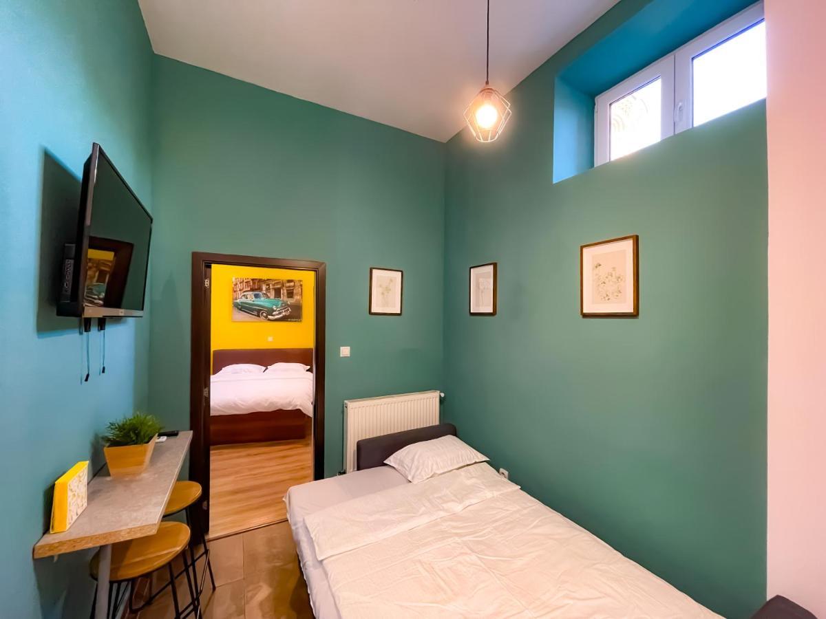 Cool Flat In The Heart Of Bucharest'S Fun And History Lejlighed Eksteriør billede