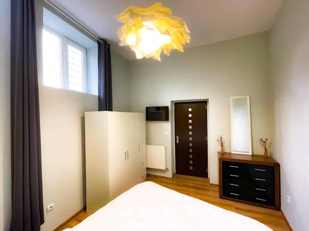 Cool Flat In The Heart Of Bucharest'S Fun And History Lejlighed Eksteriør billede