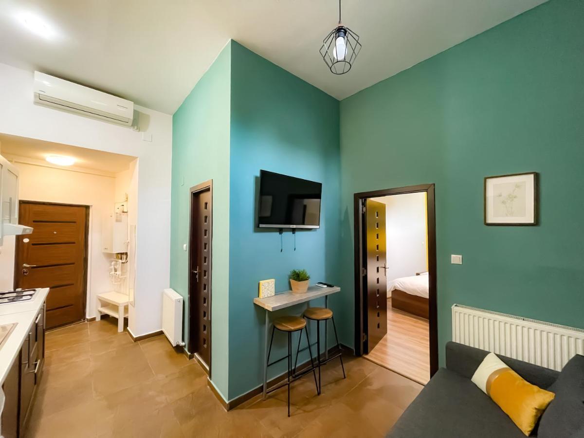 Cool Flat In The Heart Of Bucharest'S Fun And History Lejlighed Eksteriør billede