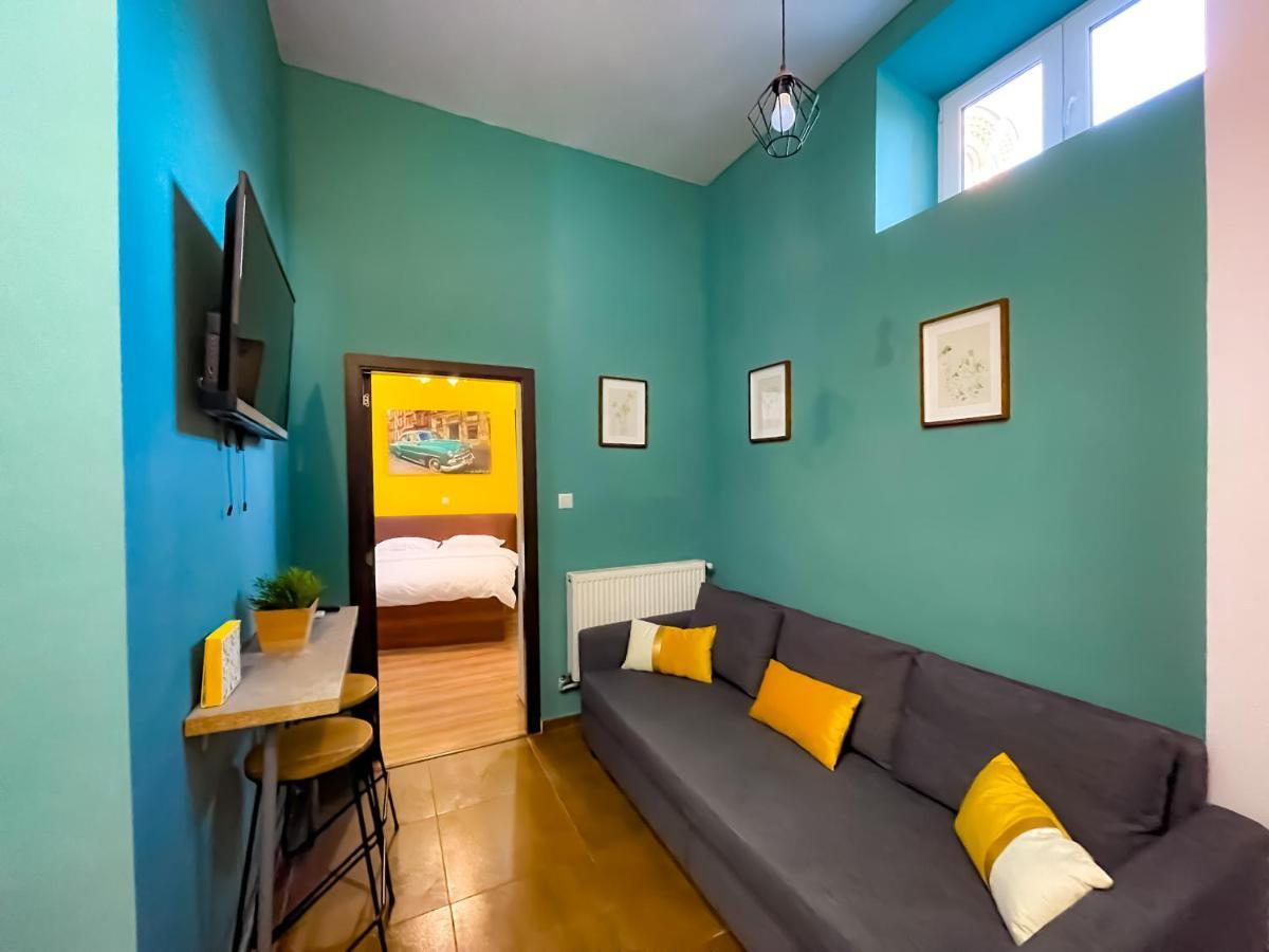 Cool Flat In The Heart Of Bucharest'S Fun And History Lejlighed Eksteriør billede