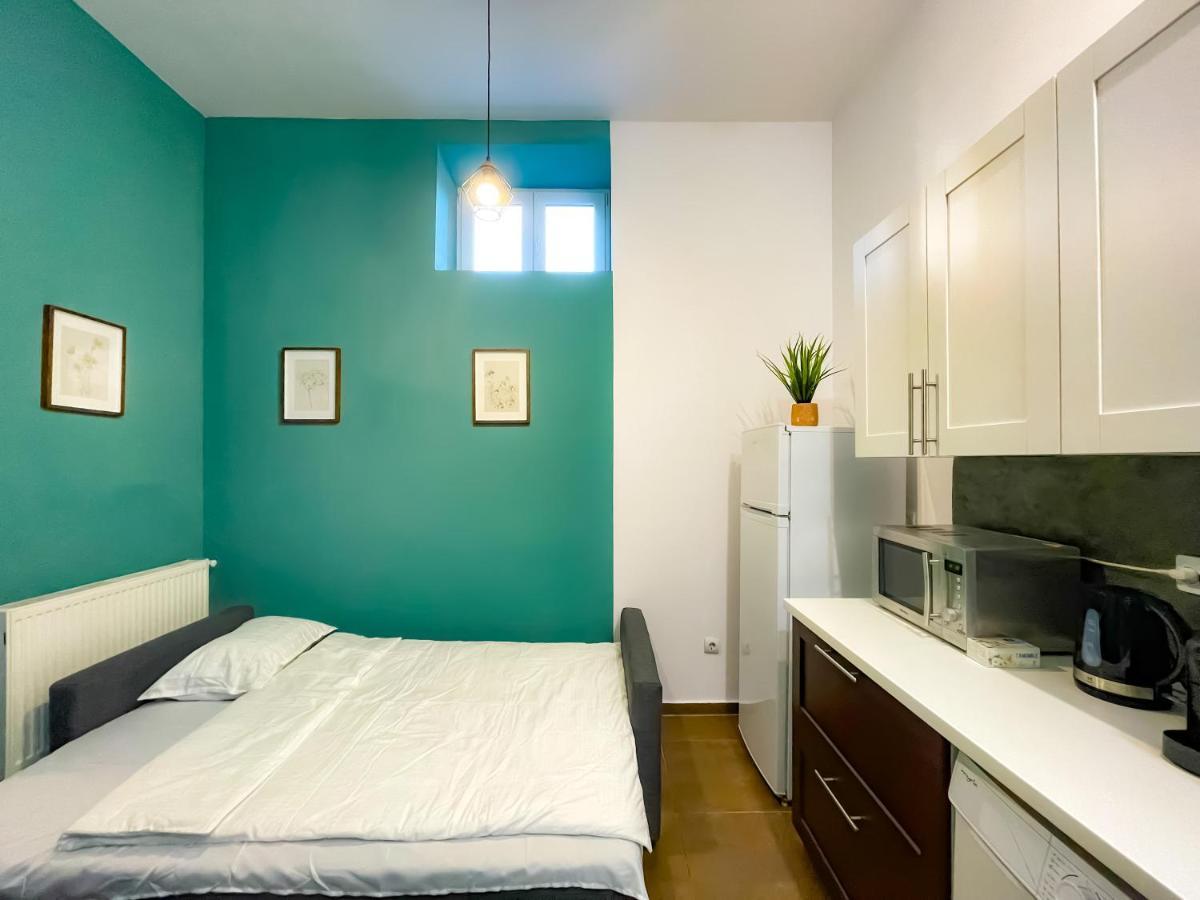 Cool Flat In The Heart Of Bucharest'S Fun And History Lejlighed Eksteriør billede