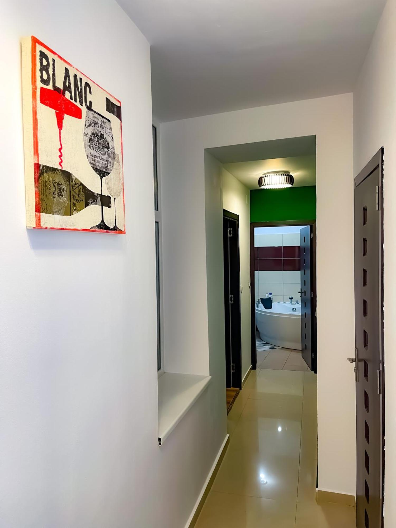 Cool Flat In The Heart Of Bucharest'S Fun And History Lejlighed Eksteriør billede