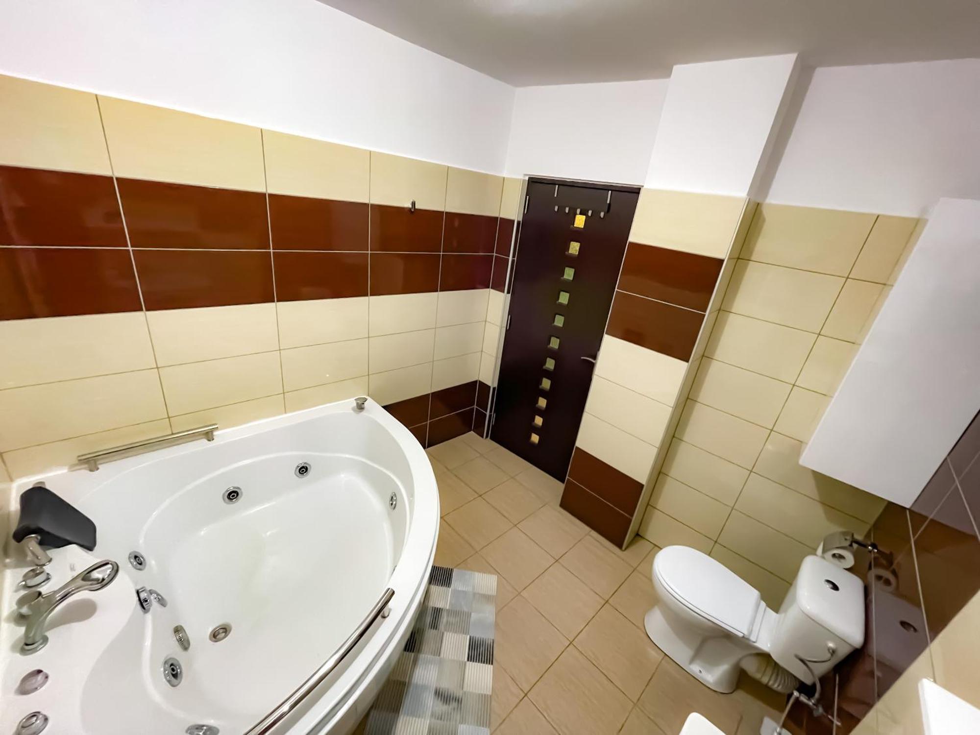 Cool Flat In The Heart Of Bucharest'S Fun And History Lejlighed Eksteriør billede