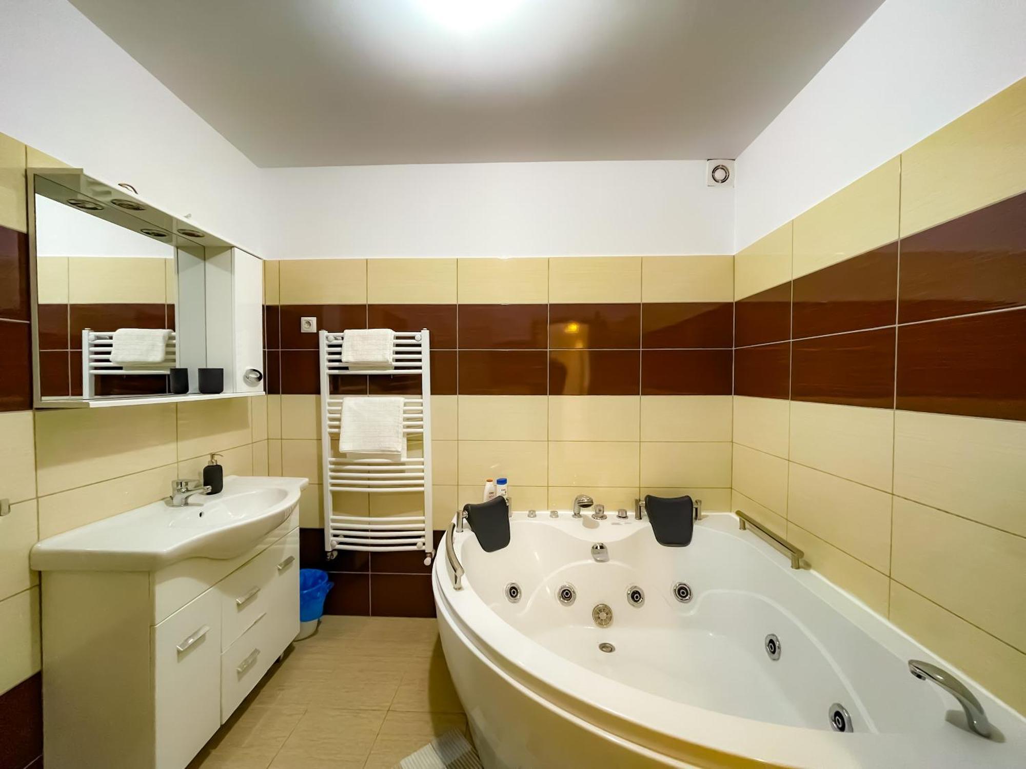 Cool Flat In The Heart Of Bucharest'S Fun And History Lejlighed Eksteriør billede