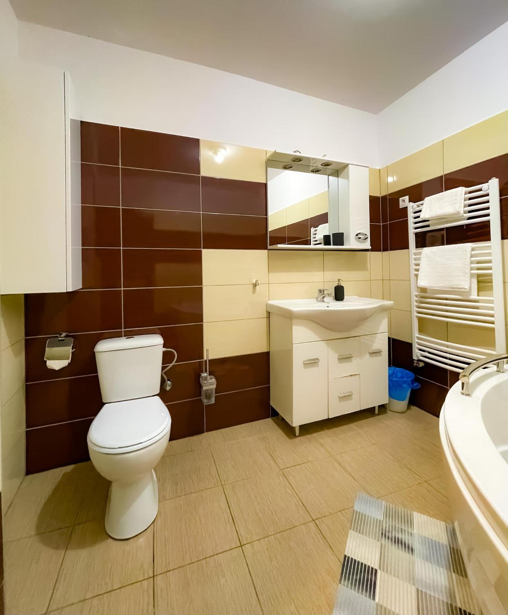 Cool Flat In The Heart Of Bucharest'S Fun And History Lejlighed Eksteriør billede