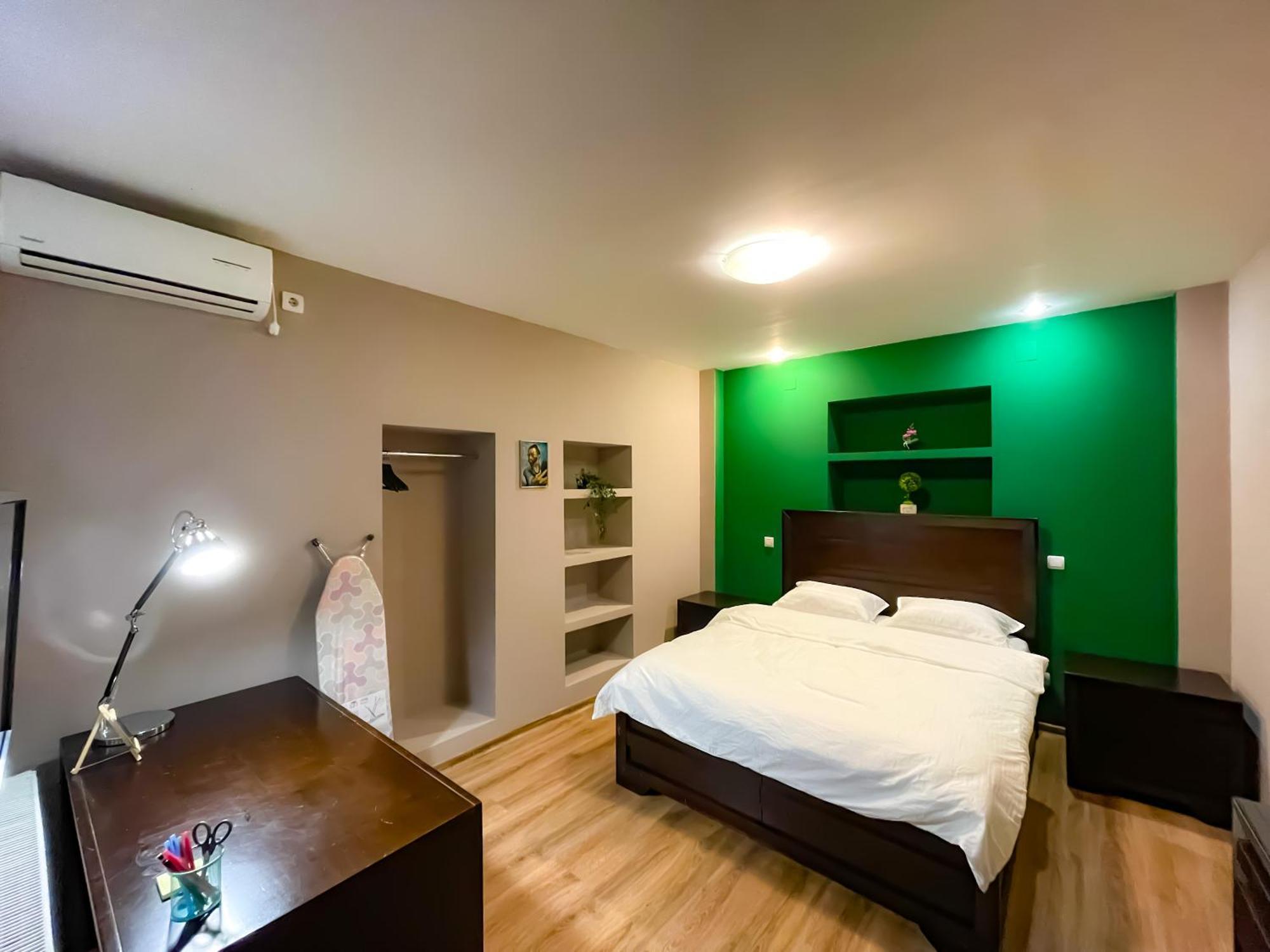 Cool Flat In The Heart Of Bucharest'S Fun And History Lejlighed Eksteriør billede
